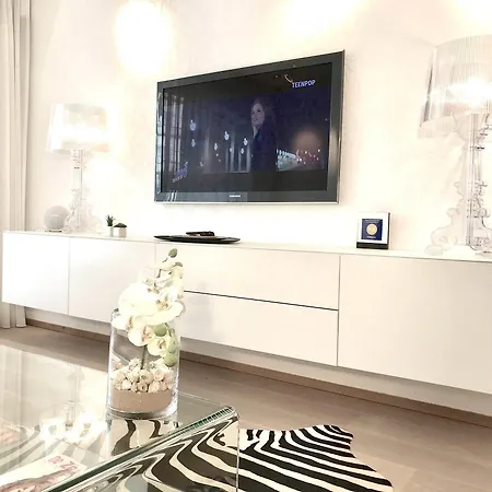 Luxury 102 Adult Only! Apartment